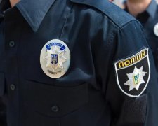 В Українці поліція відібрала екран у активістів, які проводили акцію проти насильства