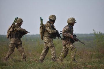 українські військові