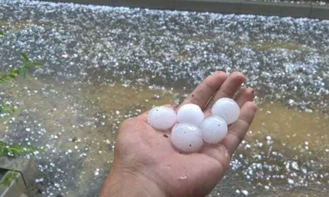 Град розтрощив дахи будинків на Закарпатті