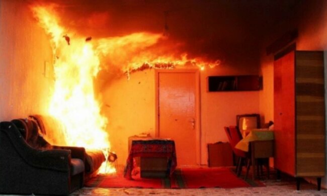 Троє людей загинуло під час пожежі в Маріуполі