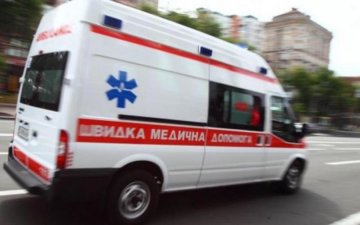 Как в Голливуде: грузовик перевернулся в самом центре Киева 