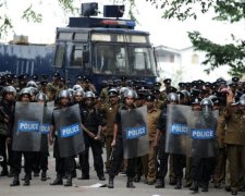 Не поділили острів: буддисти і мусульмани довели тропічний рай до НП