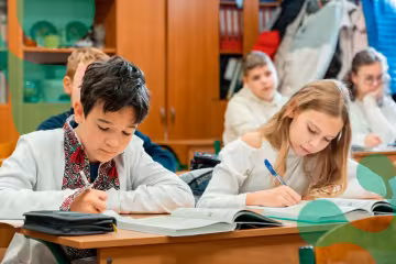 Школьники в классе