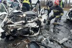 Труп львів'янки вирізали з машини - пекельна ДТП на трасі Київ-Чоп приголомшила Україну