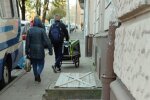 Чоловік з собакою. Фото: Фейсбук-сторінка Олівії Скуратовської.