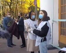 На участке Петра Порошенко активно отвечают на вопросы Зеленского: ждут экс-президента