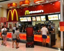 McDonalds напоїв вагітну миючим засобом замість кави