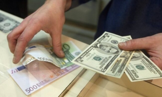 НБУ дозволив українцям купувати більше валюти
