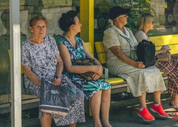 Трудова книжка, пенсійне посвідчення та гроші