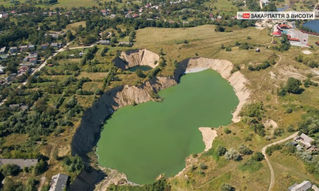 Мережу облетіло відео унікальної перлини Карпат, дух захоплює: "Звідки ці провалля?"