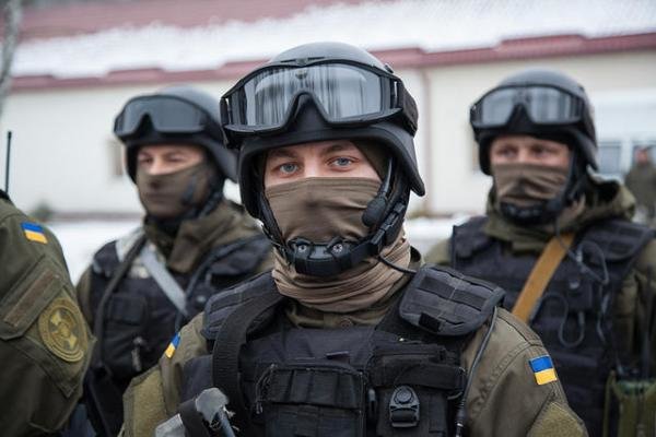На двох стільцях: український коп виявився шанувальником “ДНР”