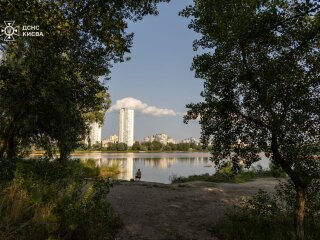 Кирилівське озеро після забруднення, фото: ДСНС Києва