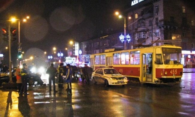 Трамвай отрезал голову девушке