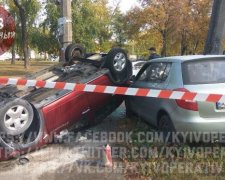 Renault перекинувся на дах у Києві: постраждали люди