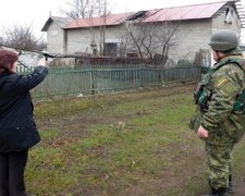 Посівна під вогнем: снаряд окупантів "накрив" жителя Мар'їнки на городі