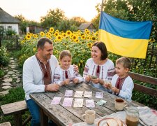 українська родина вишиванка літо традиції сім'я