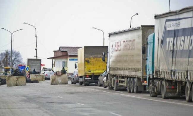 Крымская «власть» возбудила уголовные дела против участников блокады