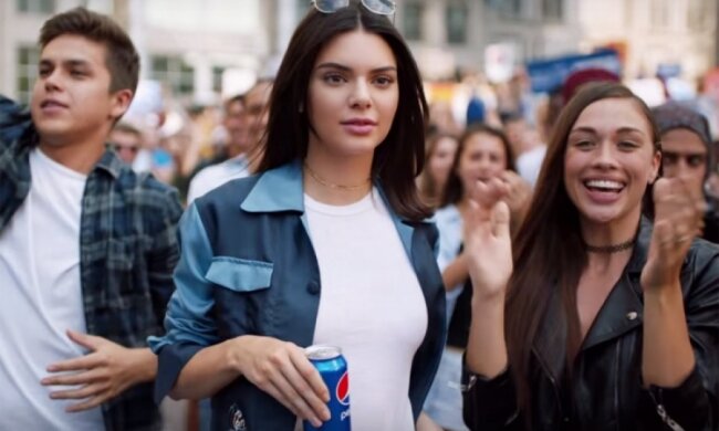 Pepsi вибачилась за провокаційну рекламу з Кендалл Дженнер