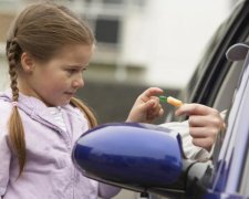 Скандал в Николаеве: старый педофил заманивал детей в гараж