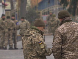 военные в лагере "Виктория"