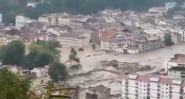 Зливи в Туреччині, скріншот з відео
