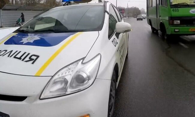Фермер з Хмельницького прийняв "душ" з бензину і видерся на білборд: "Підпалю"