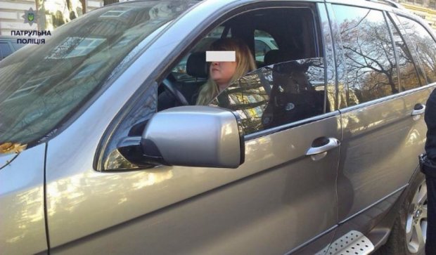 Полиция задержала пьяную женщину-водителя с двумя детьми