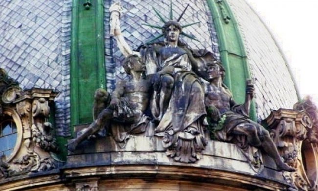 Молодь взялася за порятунок львівської статуї Свободи