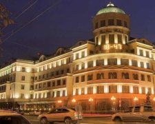 Терористи захопили два готелі Ахметова у Донецьку