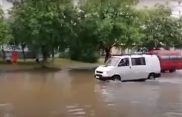 Скрин, видео YouTube потоп в Луцке