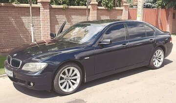Депутат от Порошенко не смог оплатить кредит по своему BMW