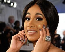 Після голих цицьок - вібратор: Cardi B шокувала рекламою для дорослих