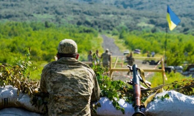 Порошенко подписал закон об отпуске для военных: что изменится