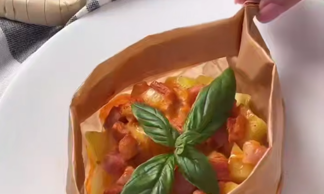 Човники з картоплею та шинкою, кадр з відео