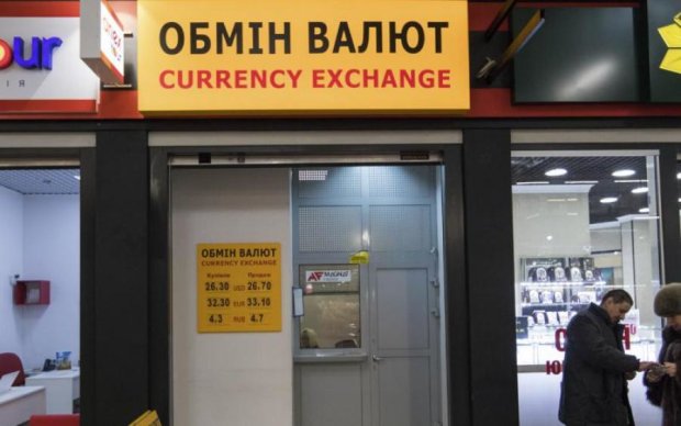 Погоды не будет: украинцам рассказали, куда прыгнет доллар