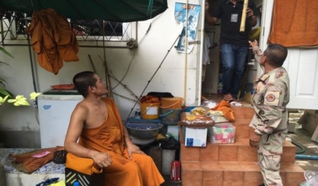 Монаха с искусственной вагиной арестовали за торговлю наркотиками