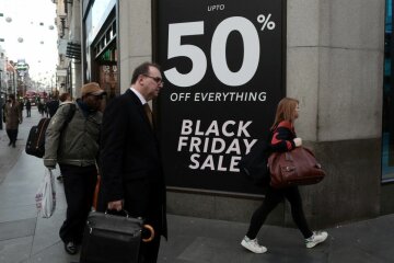 Розпродаж у "Чорну п'ятницю", фото: REUTERS