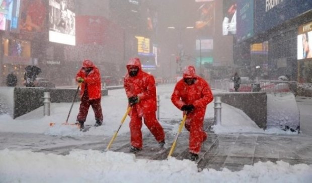 Нью-Йорк накрыла снежная буря (фото)