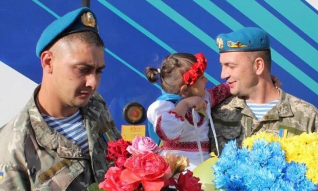 Черниговцы устроили праздник для своих героев, вернувшихся с АТО(фото)