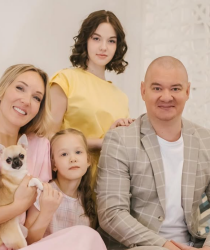 Євген Кошовий з сім'єю, фото з соц.