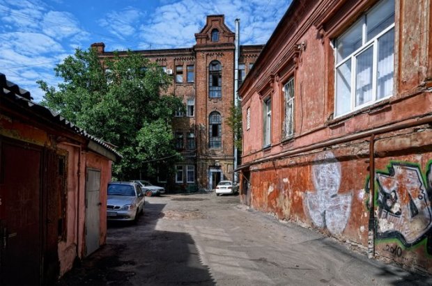 Харків'янам заборонять паркуватися у дворах: ваші колеса - ваші проблеми