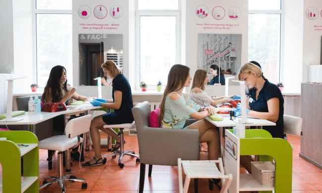 Манікюр за знаком Зодіаку: Овнам колір яшми, Дівам - амазоніту