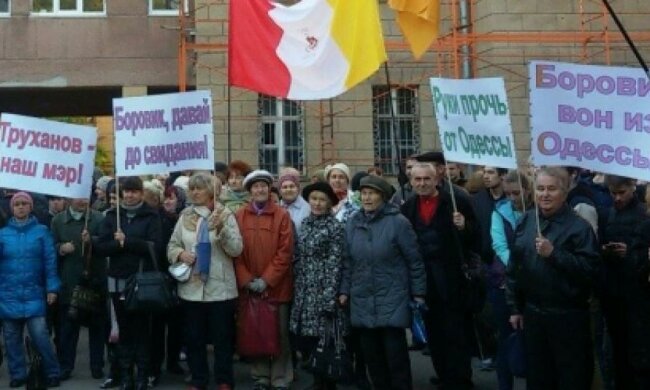 Сторонники  Труханова чуть не подрались с "майданом Саакашвили" (фото)