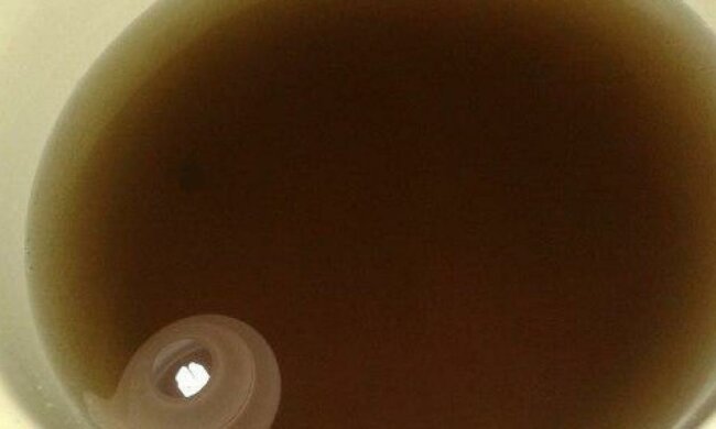 В Буче из кранов течет черная вода
