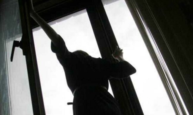 В Ровно женщина пыталась спрыгнуть с девятого этажа
