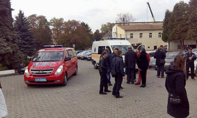 Ужгородську міськраду «замінували» вчетверте (фото)