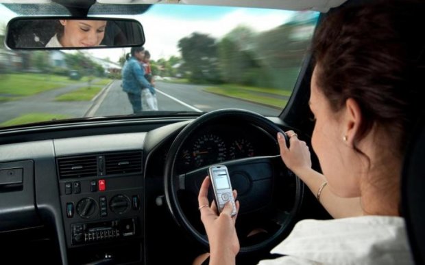 Разговор по мобильному за рулем: все, что нужно знать водителям
