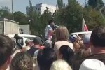 Мешканці Маріуполя, скріншот: Youtube