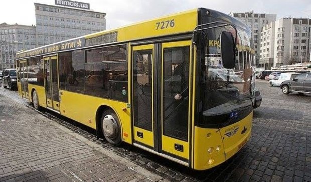 Завтра київські автобуси змінять маршрути