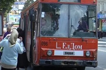 За тернополянами будуть стежити в транспорті: посміхніться, вас знімають